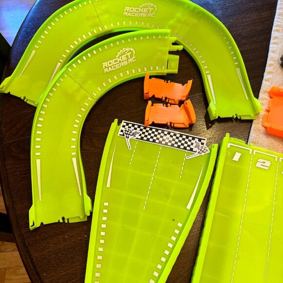 Magic Tracks RC Car Rocket Racers Glow In The Dark - Picture 5 of 5